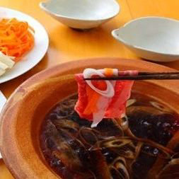 菌菇蔬菜牛肉锅